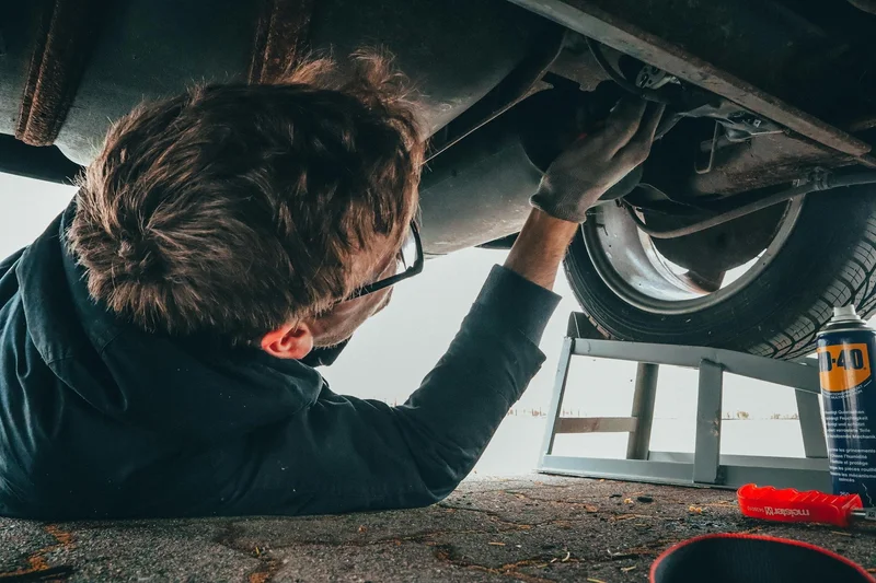 AOK Tyres mechanics working on a truck